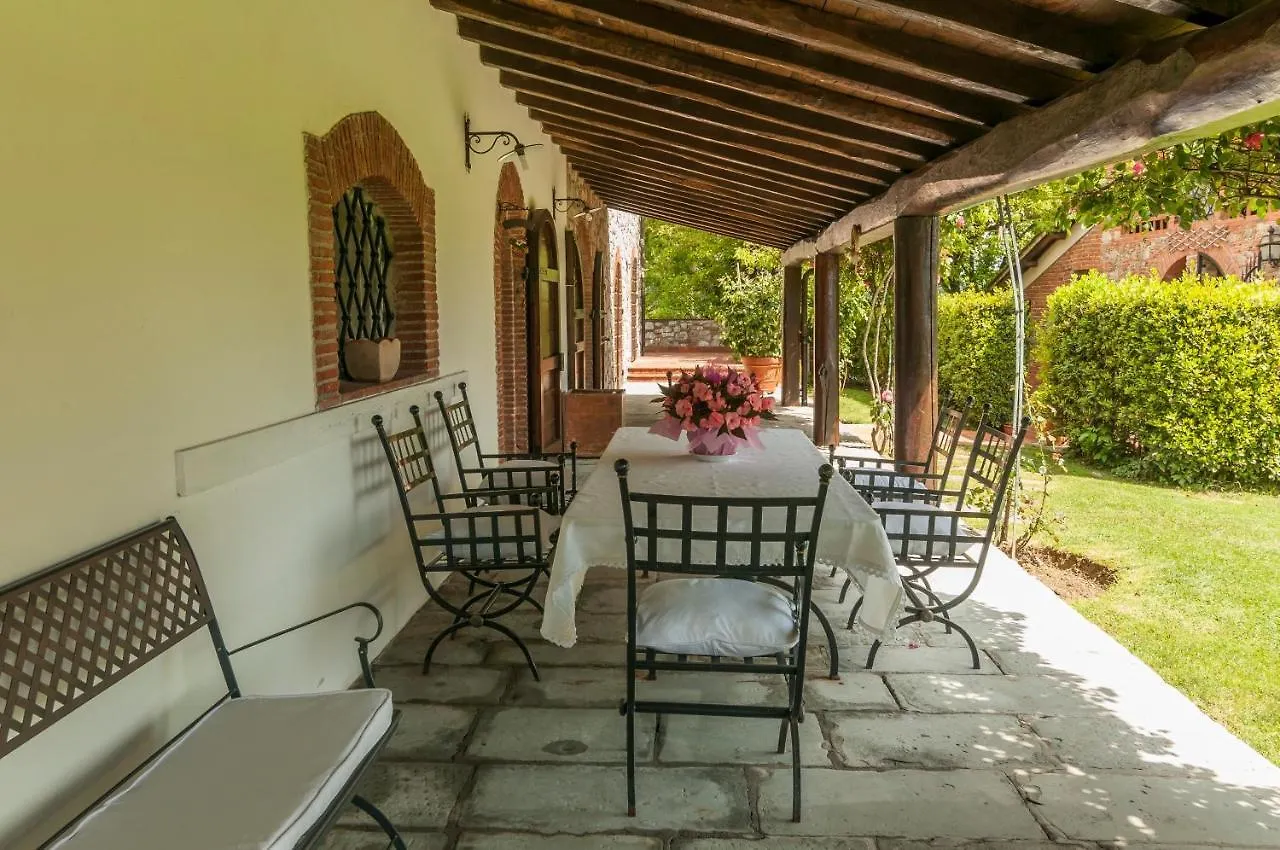 Villa Stefania Lucca 0*,